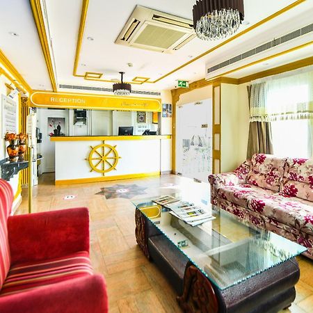 Oyo 137 Marina Hotel Маскат Экстерьер фото