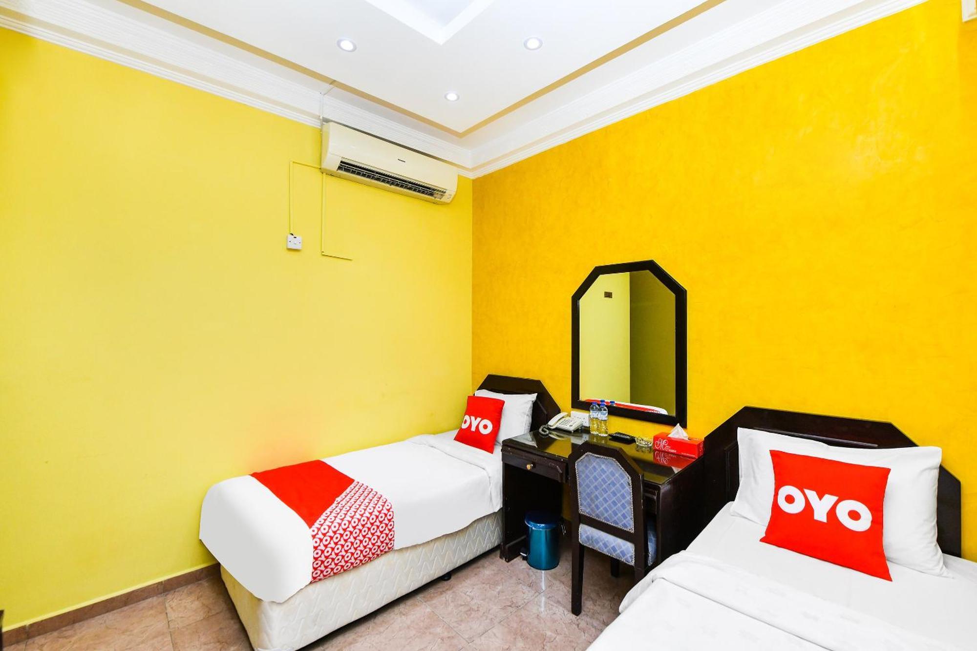 Oyo 137 Marina Hotel Маскат Экстерьер фото