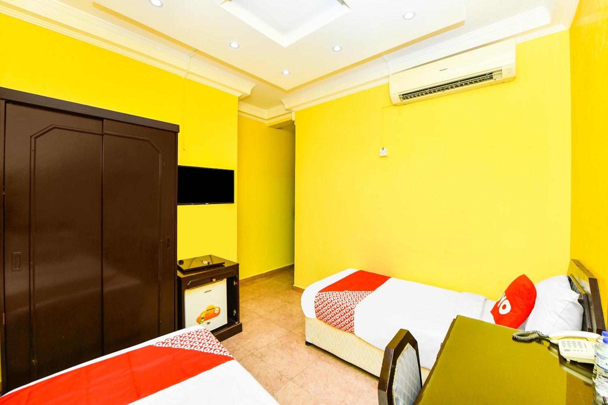 Oyo 137 Marina Hotel Маскат Экстерьер фото