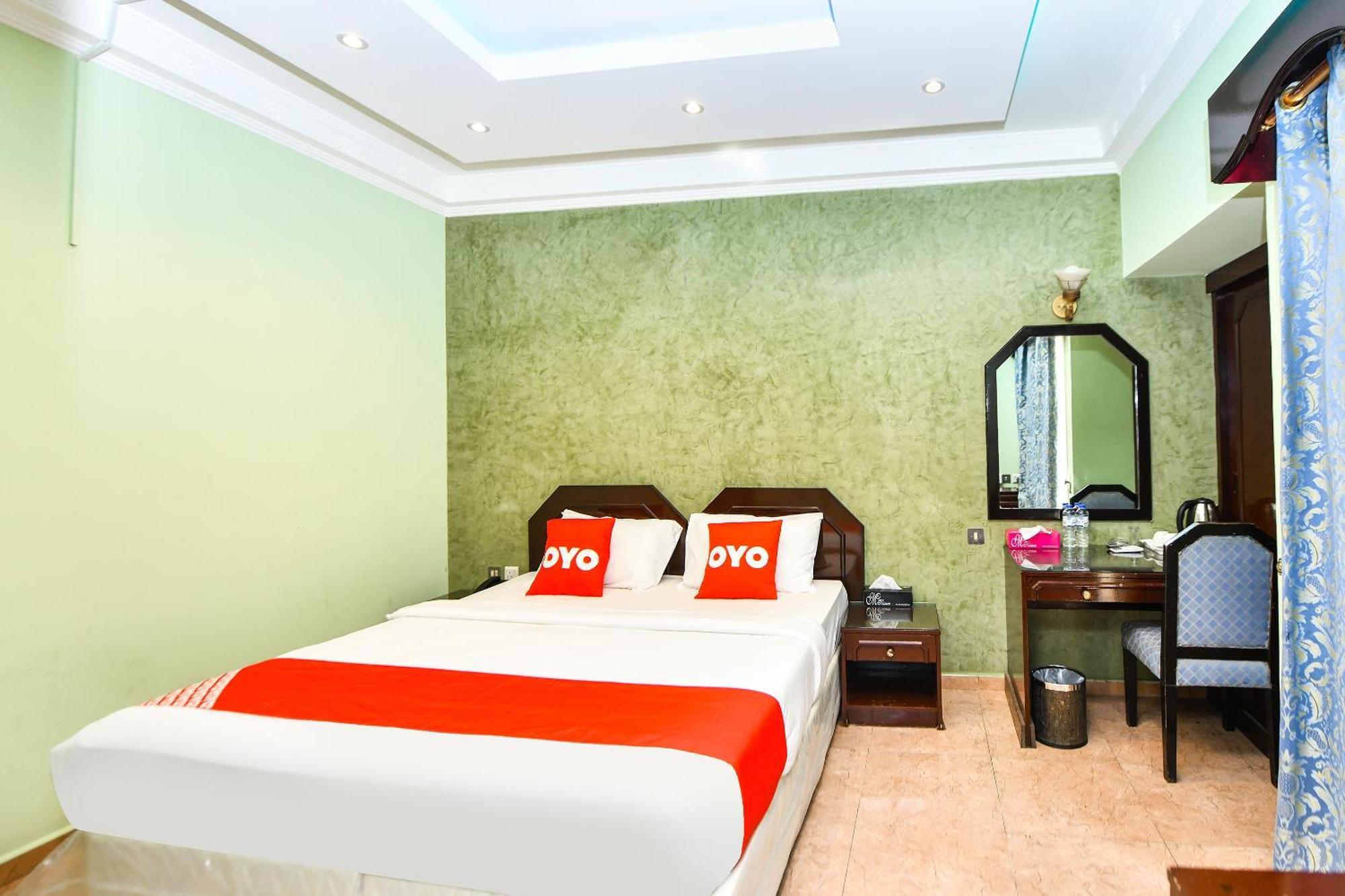 Oyo 137 Marina Hotel Маскат Экстерьер фото