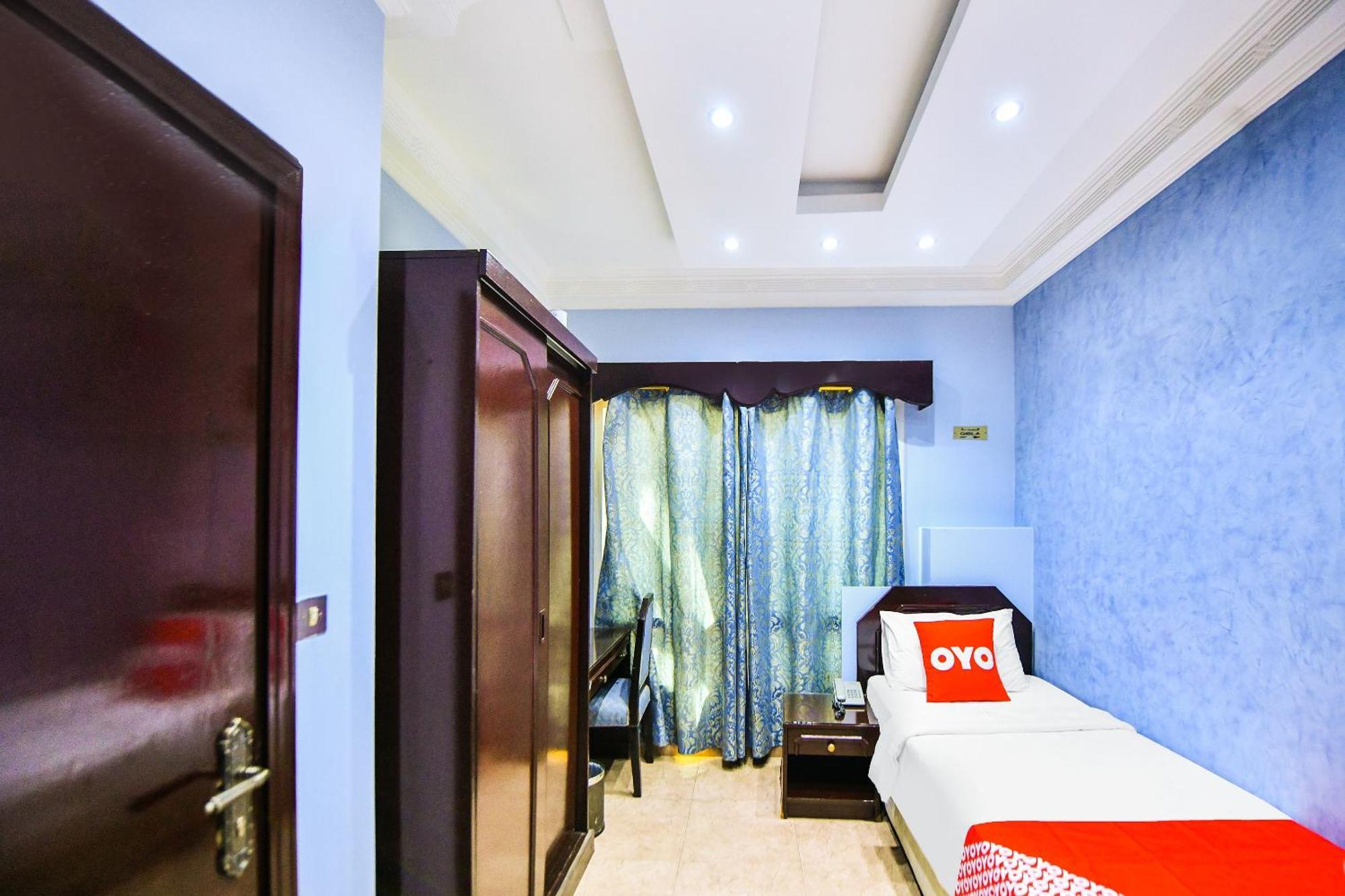 Oyo 137 Marina Hotel Маскат Экстерьер фото