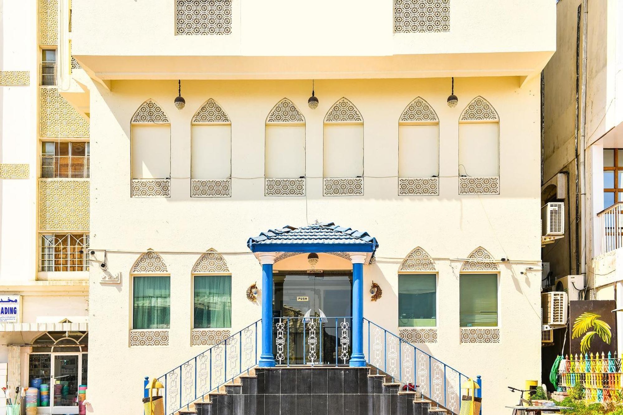 Oyo 137 Marina Hotel Маскат Экстерьер фото