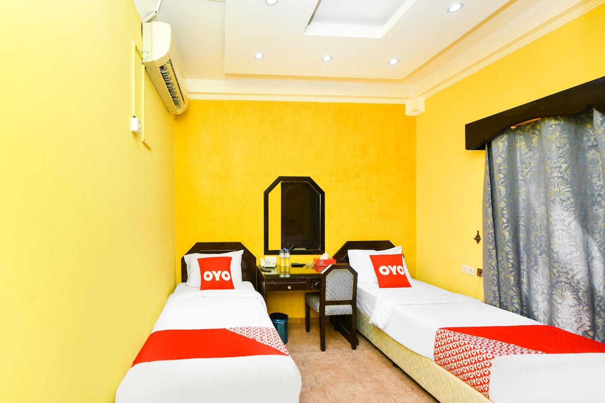 Oyo 137 Marina Hotel Маскат Экстерьер фото