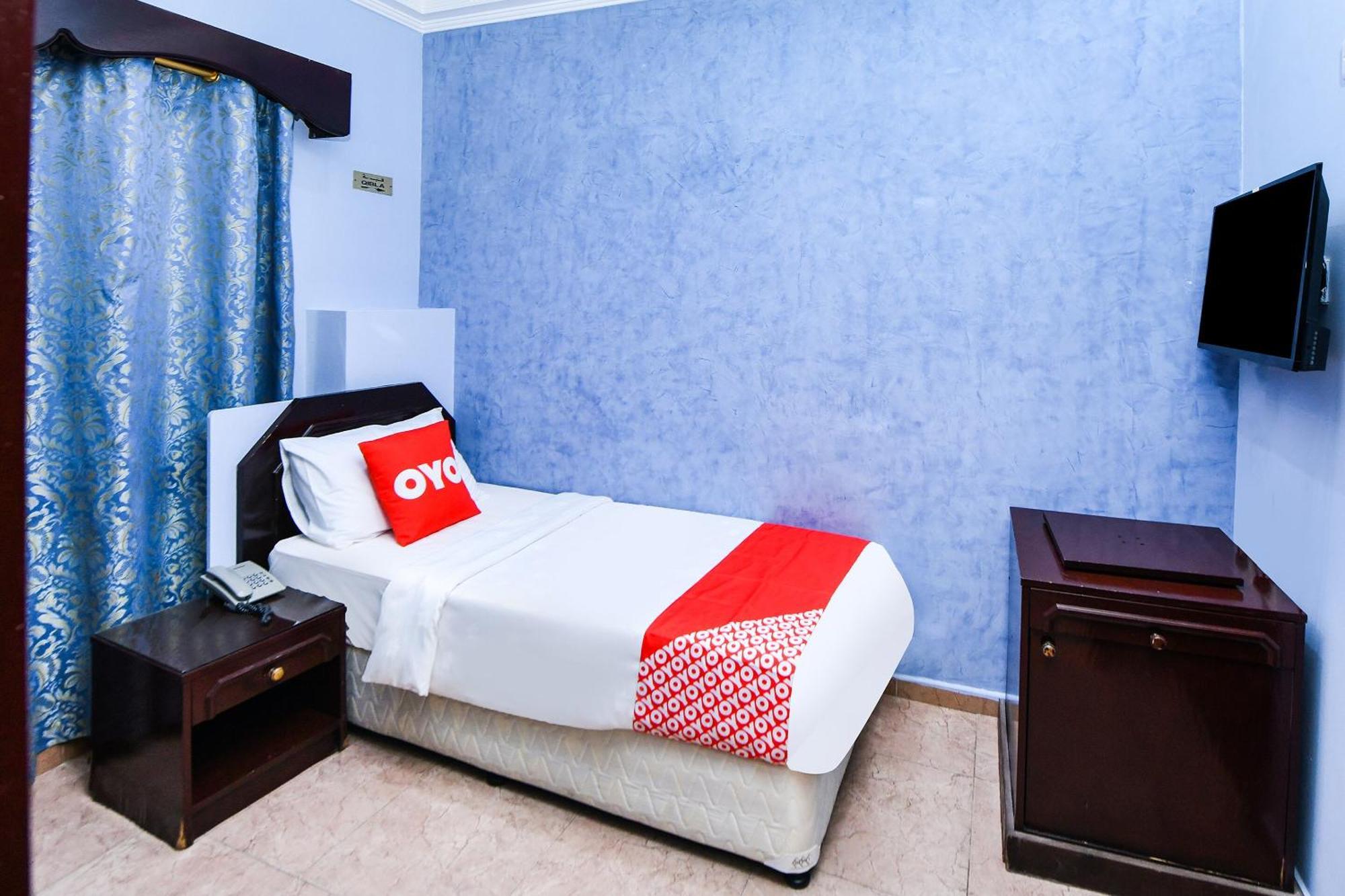 Oyo 137 Marina Hotel Маскат Экстерьер фото