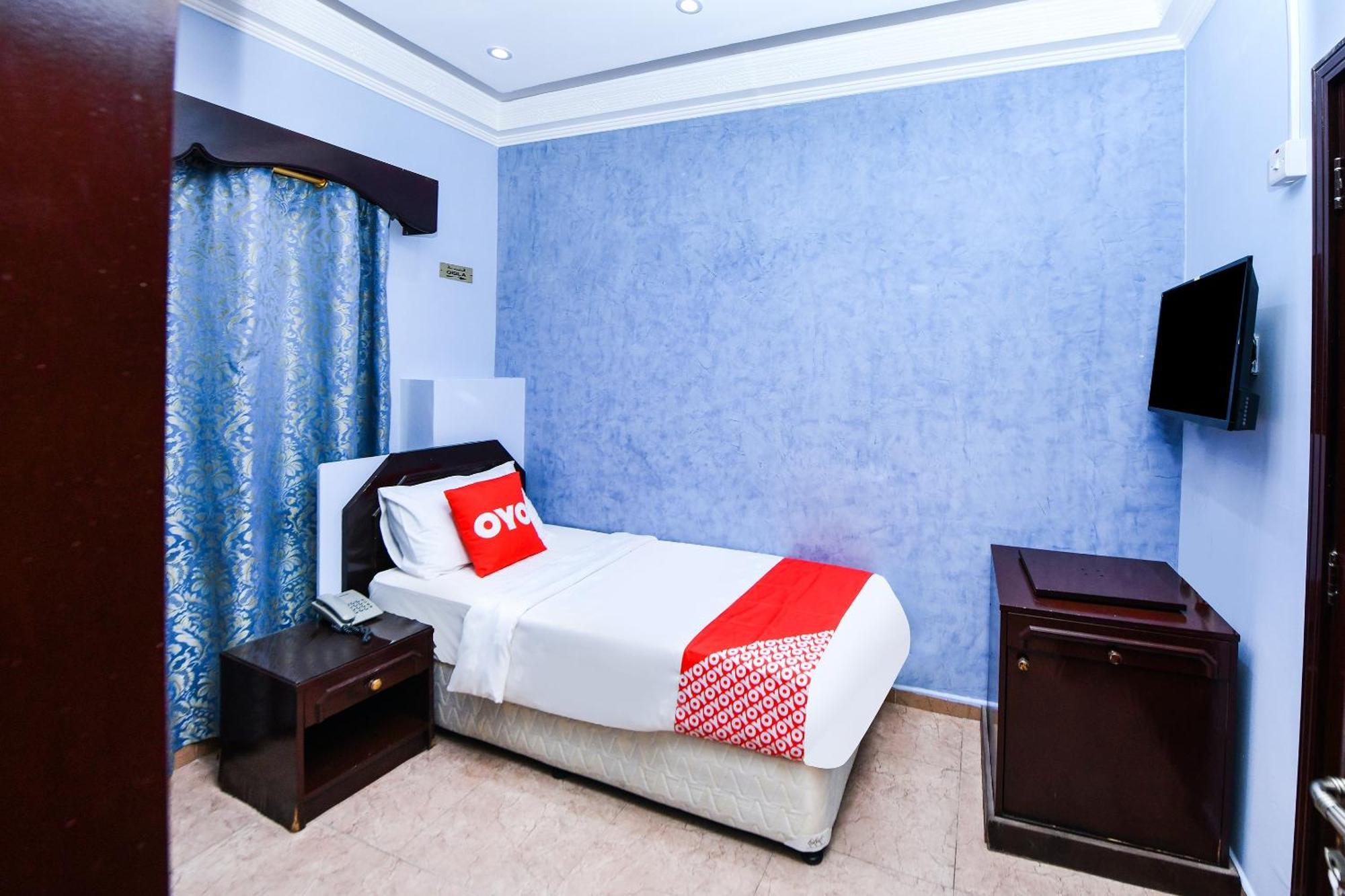 Oyo 137 Marina Hotel Маскат Экстерьер фото