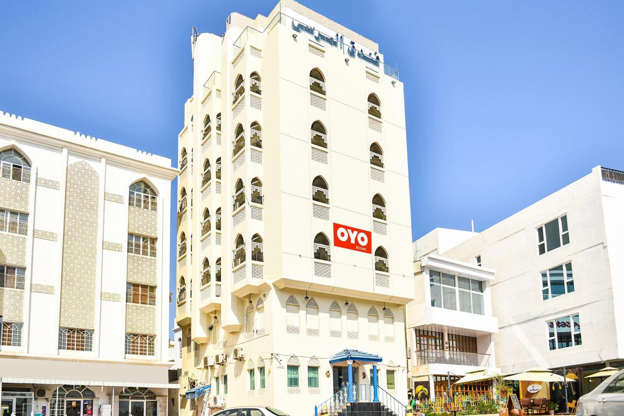 Oyo 137 Marina Hotel Маскат Экстерьер фото