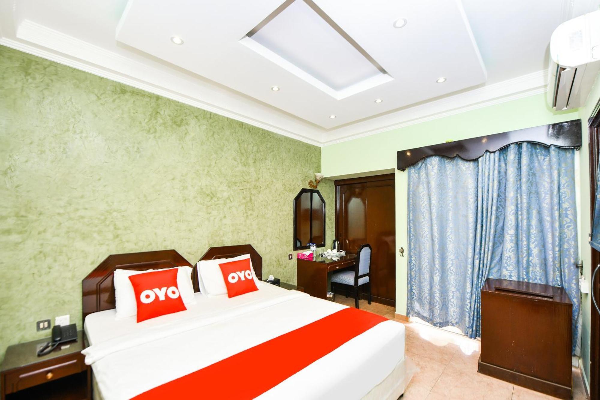 Oyo 137 Marina Hotel Маскат Экстерьер фото